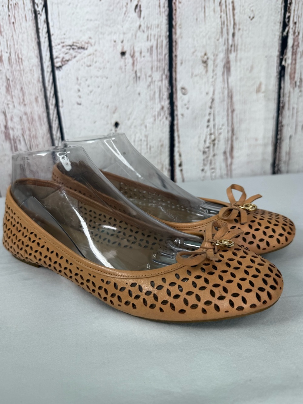 MICHAEL Michael Kors Olivia Perforated Tan Leather  Bow Flat Ballet Shoes SZ 8.5